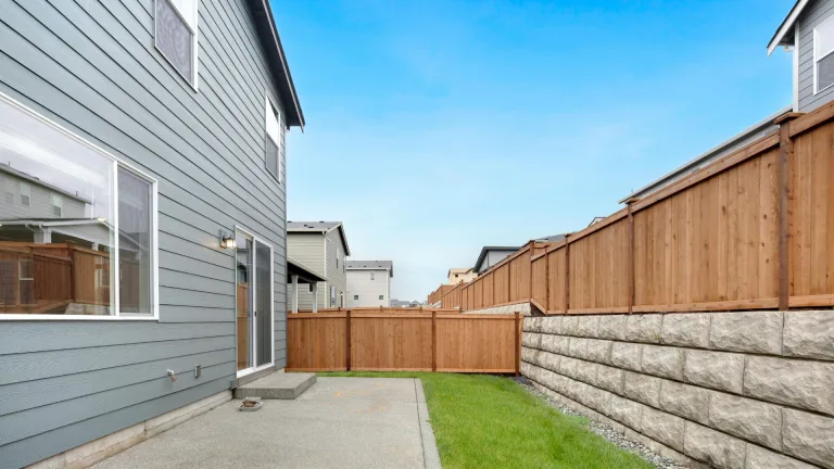 How Privacy Fences Reduce Noise